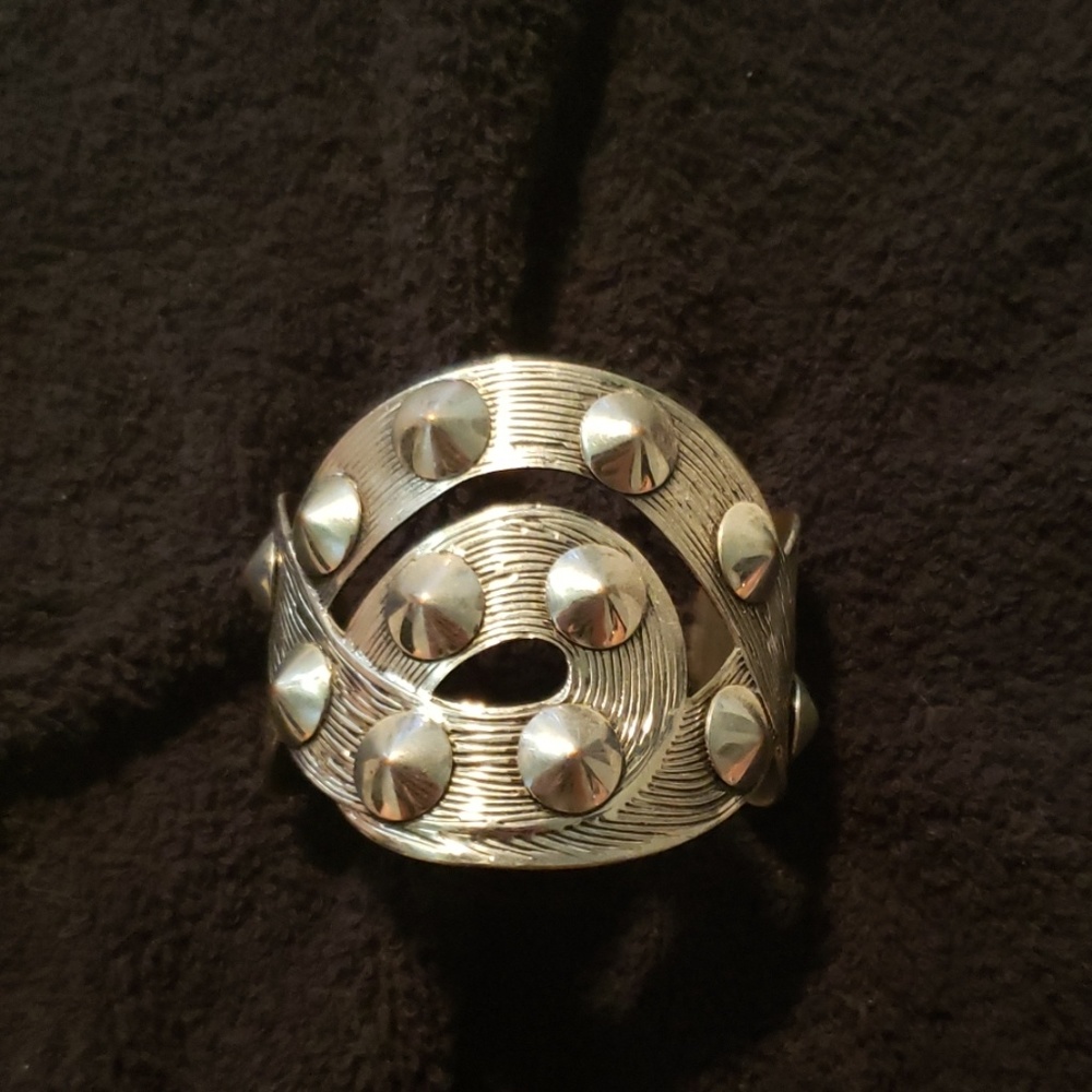 Stud bangle